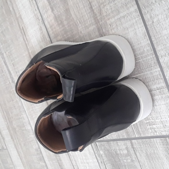 EVERLANE STREET ANKLE BOOTIE.. - Picture 4 of 9